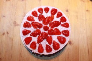 Leckere Torte mit Erdbeeren und Joghurt